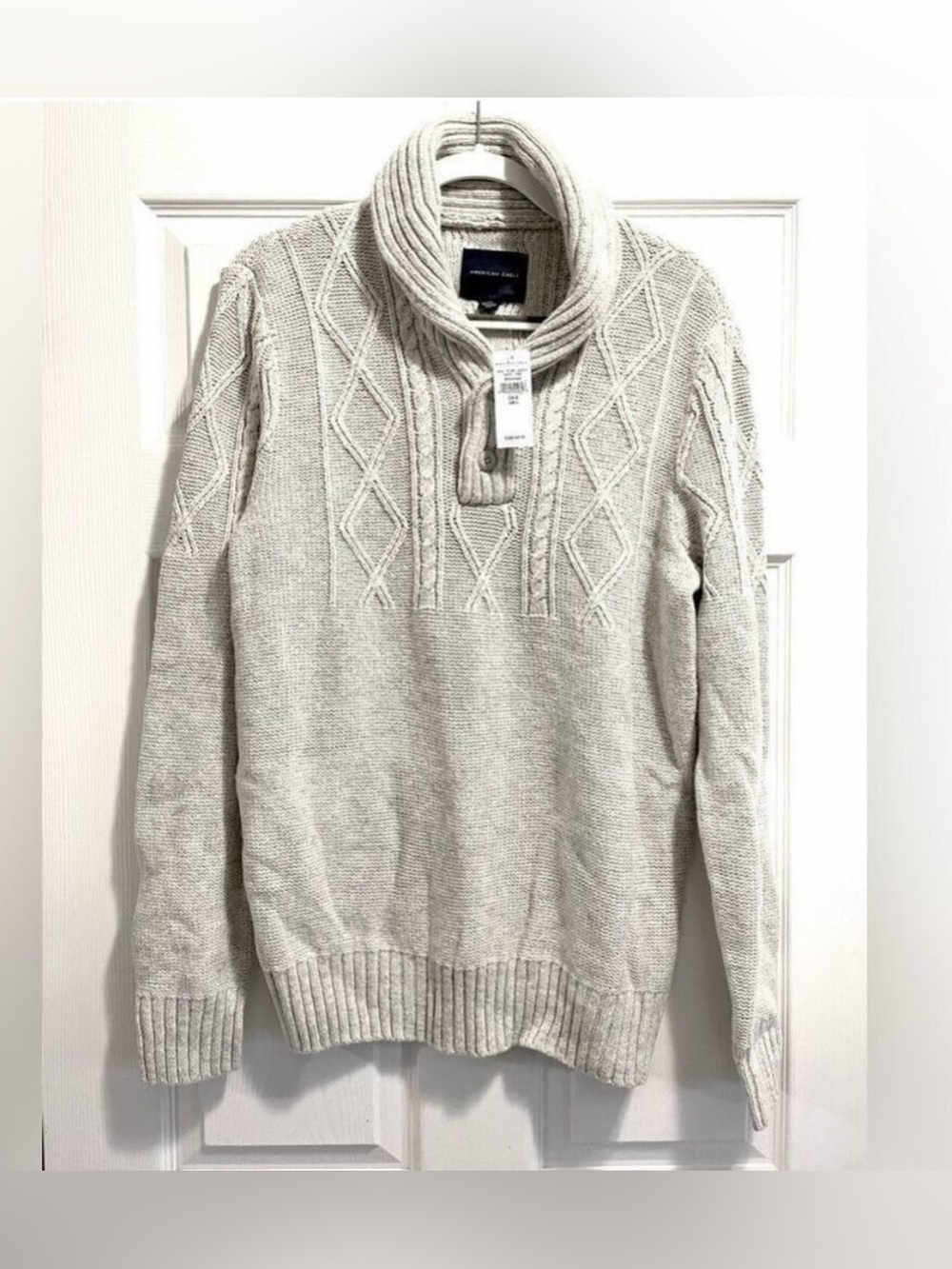 NWT American Eagle AEO
Men's Cable knit Sweater Shawl
Collar Button Accent Large